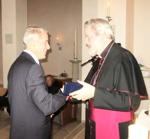 Onderscheiding, 'Ridder in de Orde van Sint Gregorius de Grote' uitgereikt aan mr. N.A. Neijzen