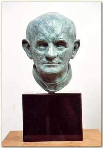 Bronzen portret mgr. Henny Bomers