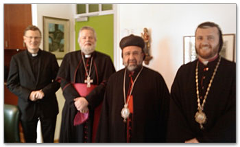v.l.n.r. rector J. Hendriks, mgr. J. Punt, Mor Polycarpus en Mor Gregorios