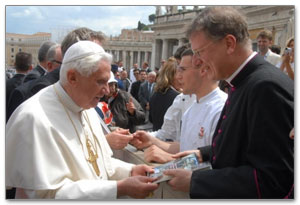Mgr. Hendriks bij paus Benedictus XVI