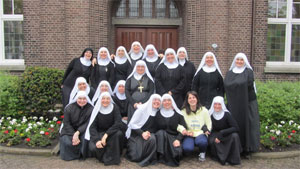 Dertien nieuwe zusters in Aalsmeer