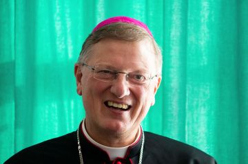 Mgr. dr. Jan Hendriks verzorgt als bisschopreferent voor het katholiek onderwijs de inleiding op deze middag