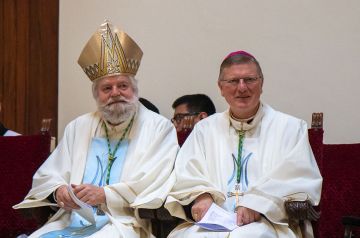 Mgr. Punt en Mgr. Hendriks tijdens de diakenwijding in november 2019