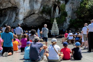 TV-Mis uit Lourdes - 100 jaar bedevaarten