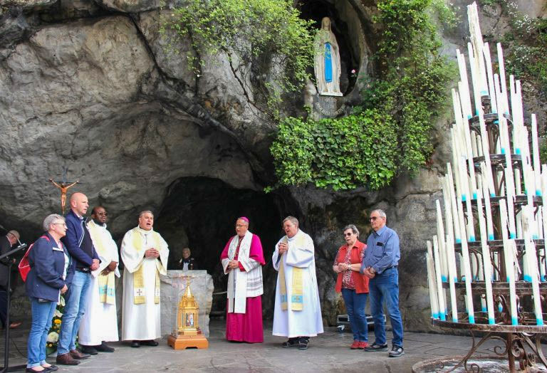 Reliek H. Bernadette terug in Lourdes