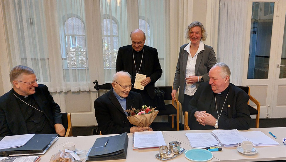 Mgr. Van Burgsteden neemt afscheid van Bisschoppenconferentie