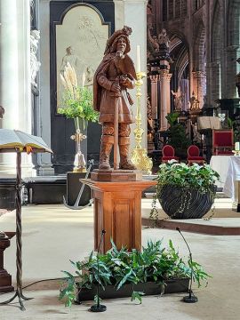Beeld van Sint Bavo in de kathedraal van Gent