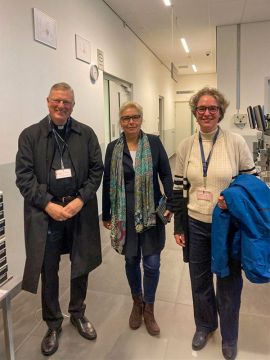 V.l.n.r.: Mgr. Hendriks, Kannah Kuczera en Corine van der Loos