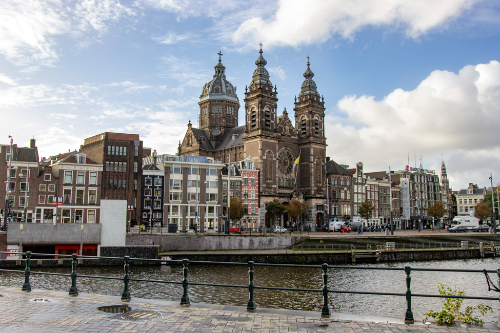 Amsterdamse vredesklokken voor de paus