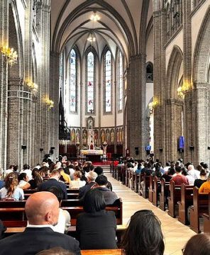 Eucharistieviering in de Myeongdong-kathedraal